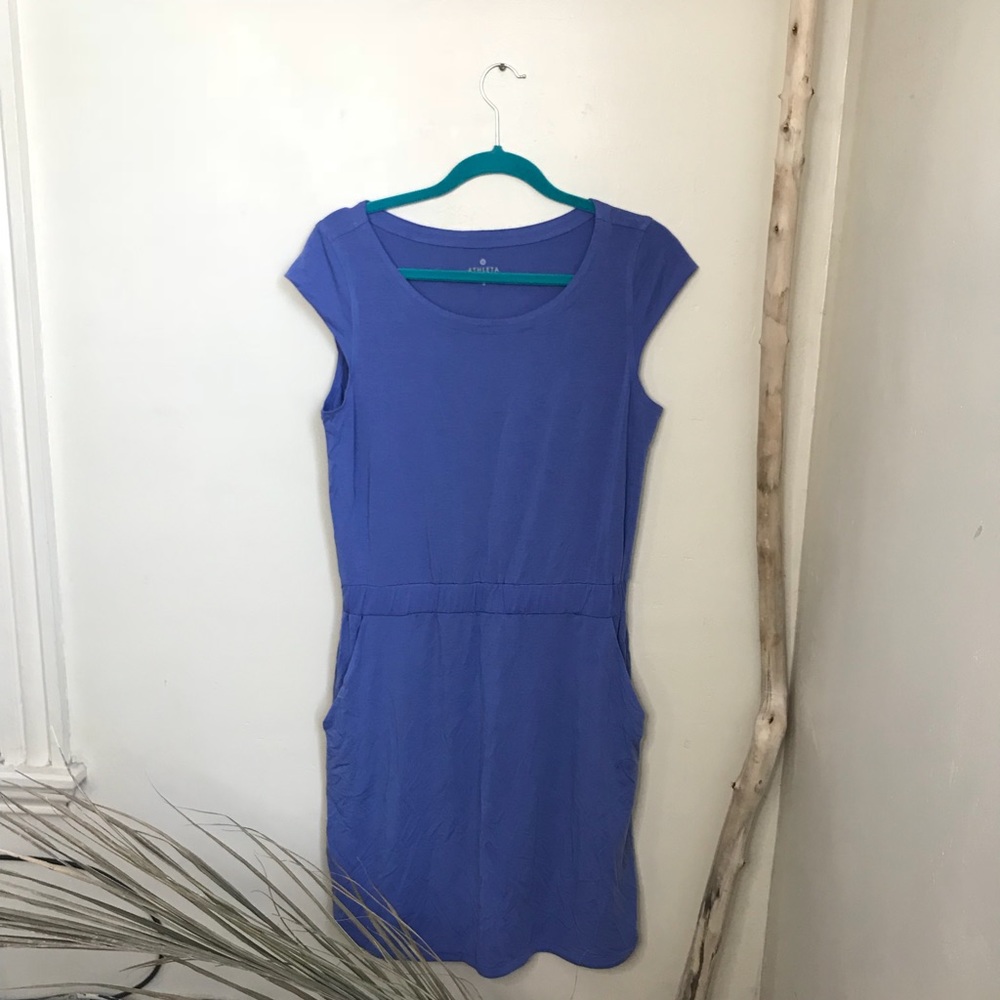 Athleta periwinkle short sleeve dress w pockets